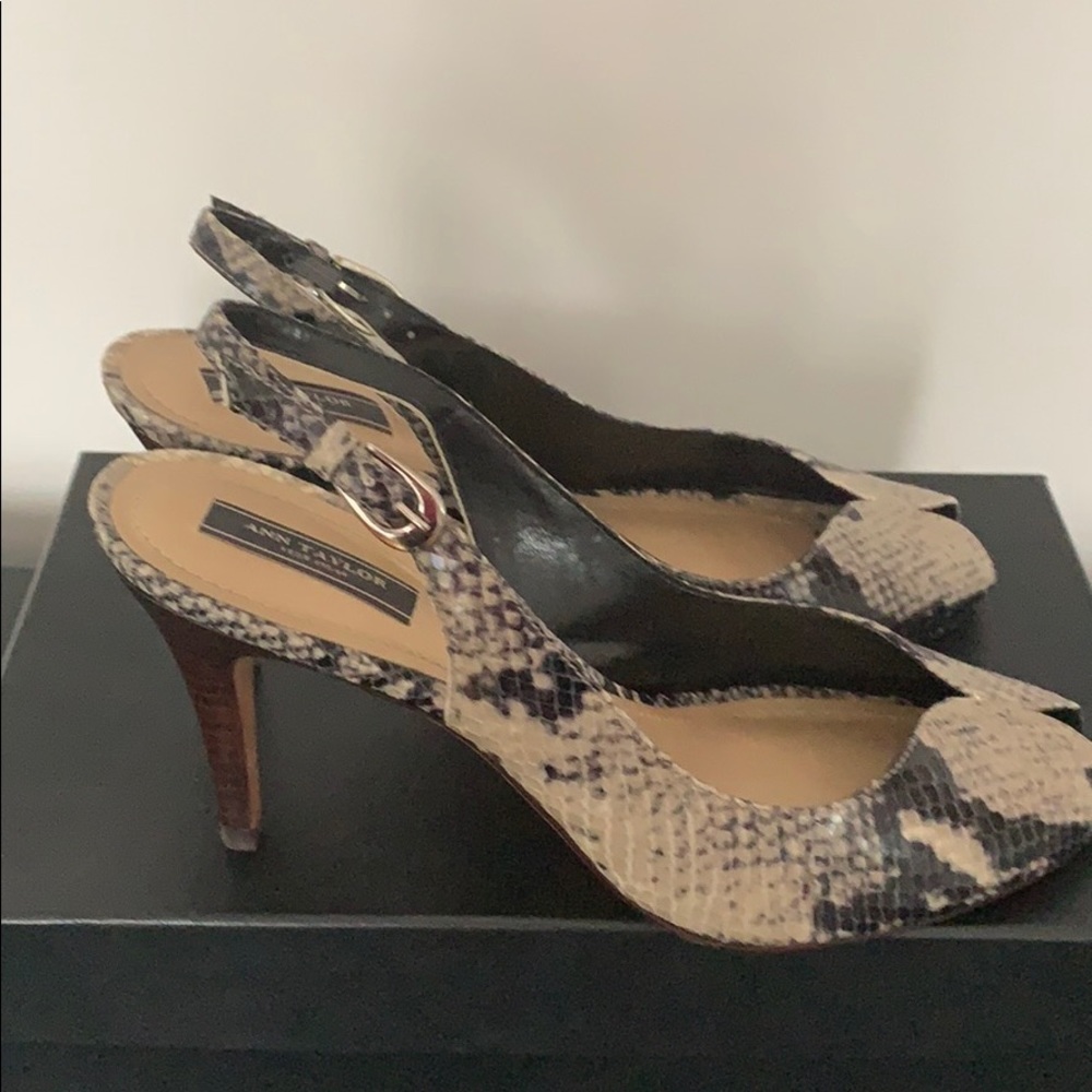 Slingback pumps in snake leather peep toe